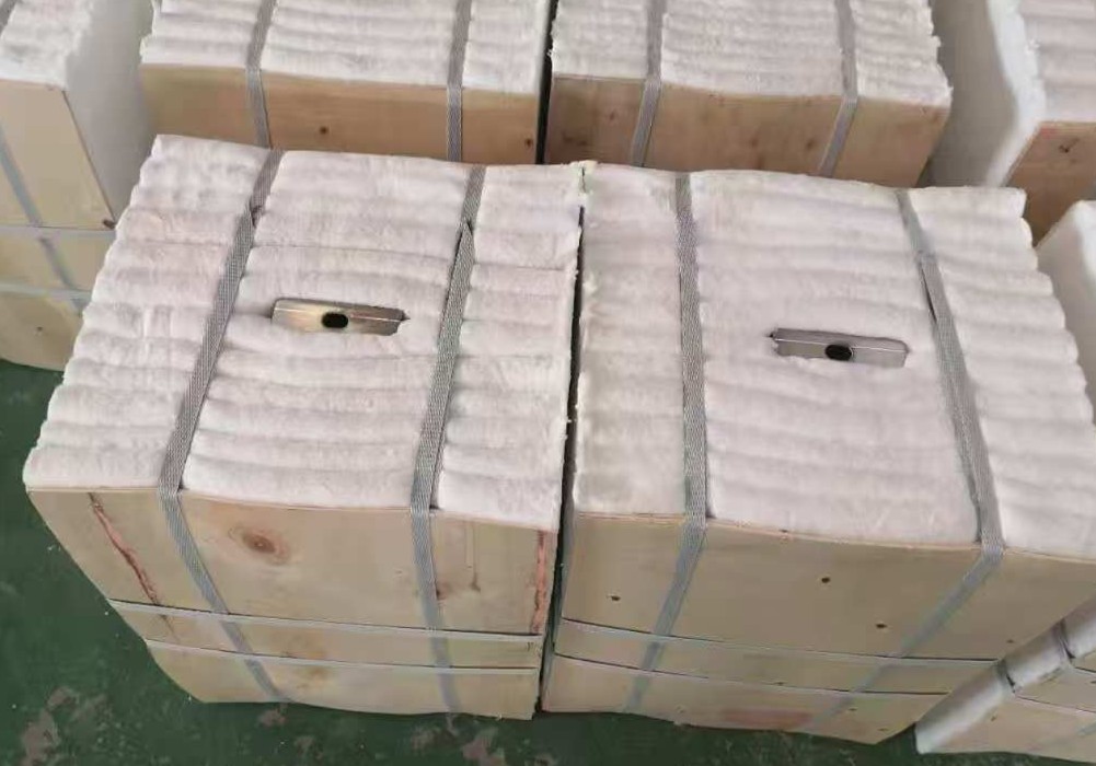 Folded ceramic fiber module structure