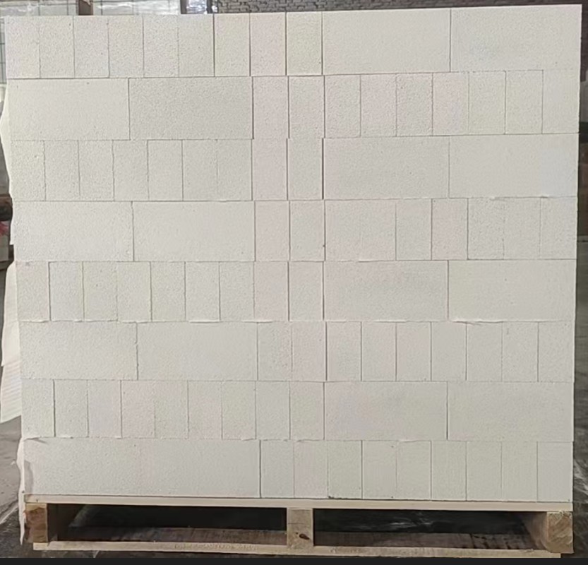 Mullite brick stacked